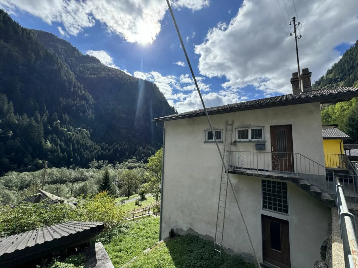 Einfamilienhaus mit zwei Wohnungen - Ihr Projekt an idyllischer Lage! - Foto 5 von 13