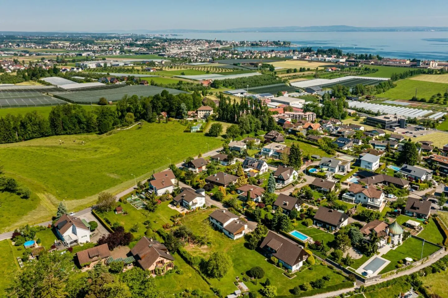 Unique plot with perfect geometry, lake view and flat southwest orientation - Photo 8 of 8