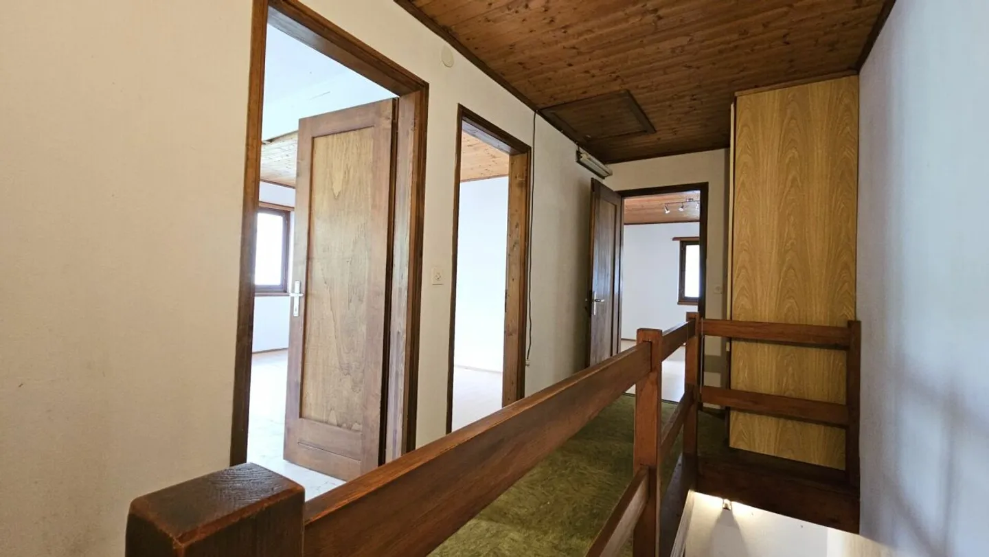 INTERESTING SINGLE-FAMILY HOUSE IN GRONO-LEGGIA - Photo 8 of 13