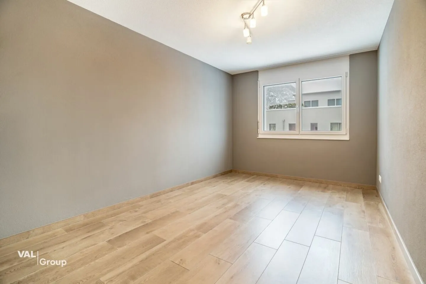 Viel Platz zum Leben: Hochwertige 5,5-Zimmer-Wohnung mit Balkon in Visp - Foto 6 von 13