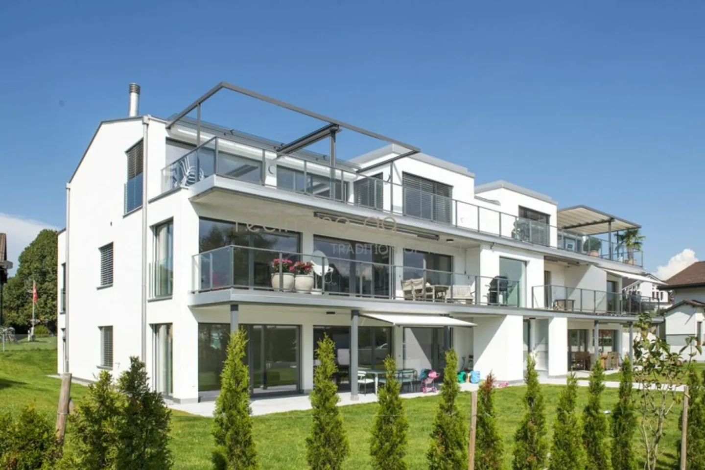 Moderno appartamento attico di 4,5 stanze con grande terrazza a Einsiedeln - Limitato con opzione di proroga - Foto 1 di 5