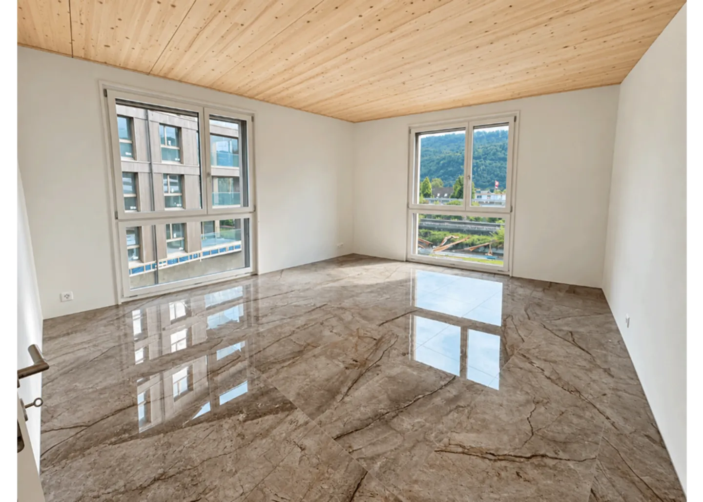 Appartement en duplex de 5,5 pièces luxueux - Photo 5 sur 13