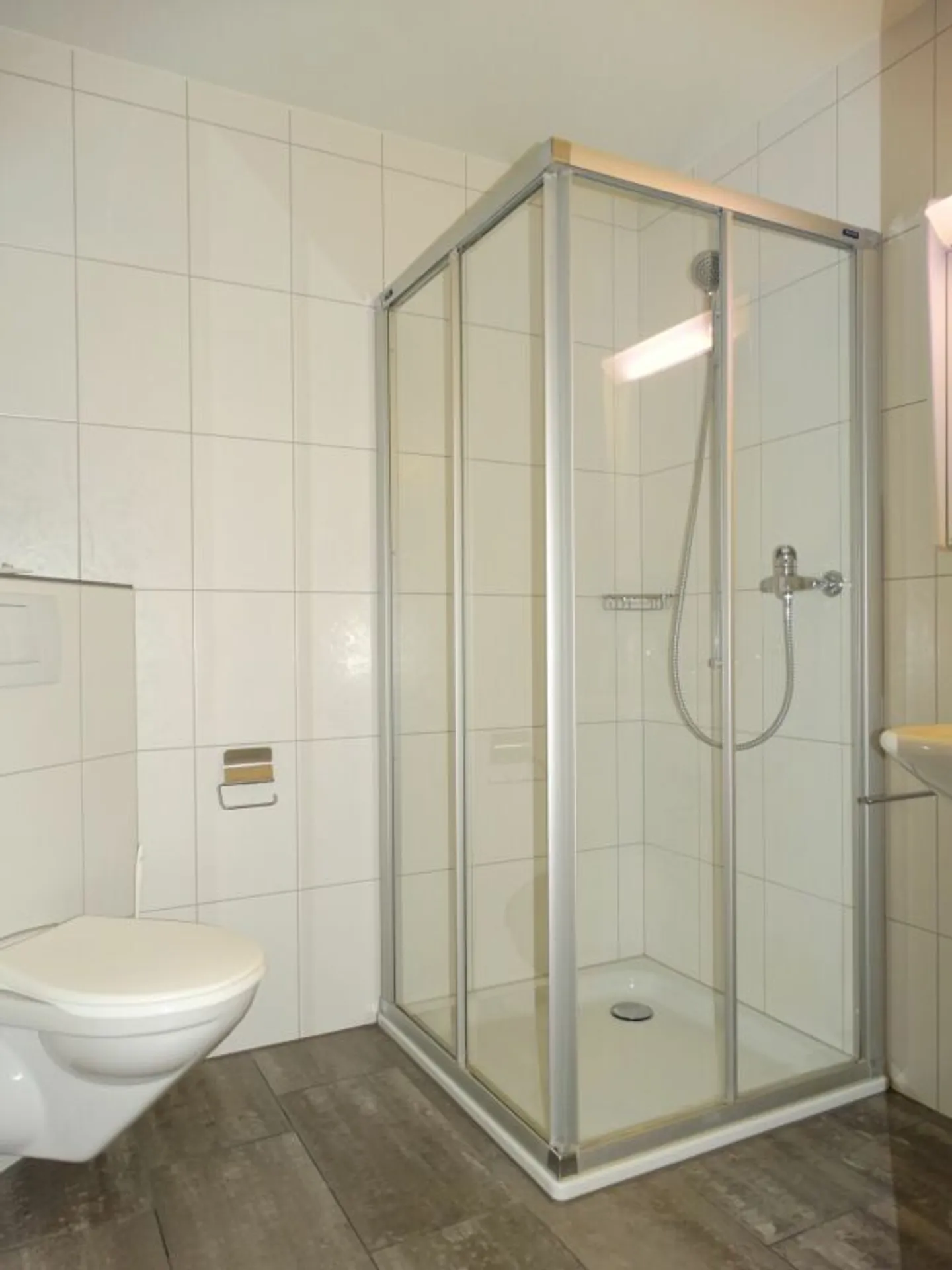 Vivere in uno standard di proprietà con questo spazioso appartamento di 4,5 stanze - Foto 7 di 11