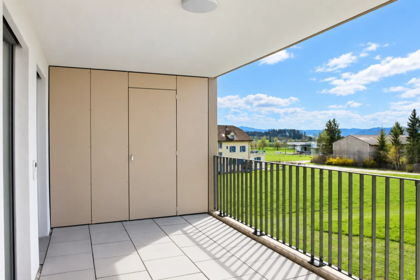 Helle und Moderne 3.5 Zimmer-Wohnung mit 2 Balkonen! - Foto 9 von 13