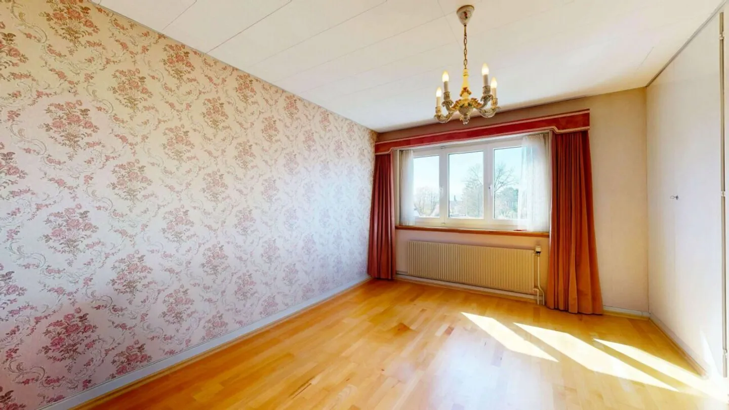 Maison individuelle bien entretenue avec grand jardin, garage et place de parking - Photo 10 sur 13