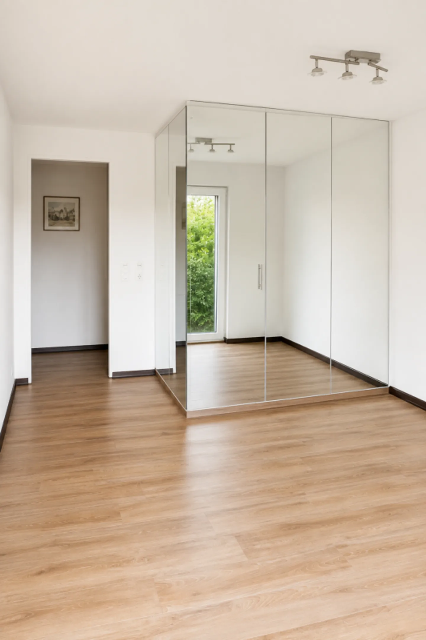 3.5-Room Garden Apartment in Salez - Photo 7 of 10