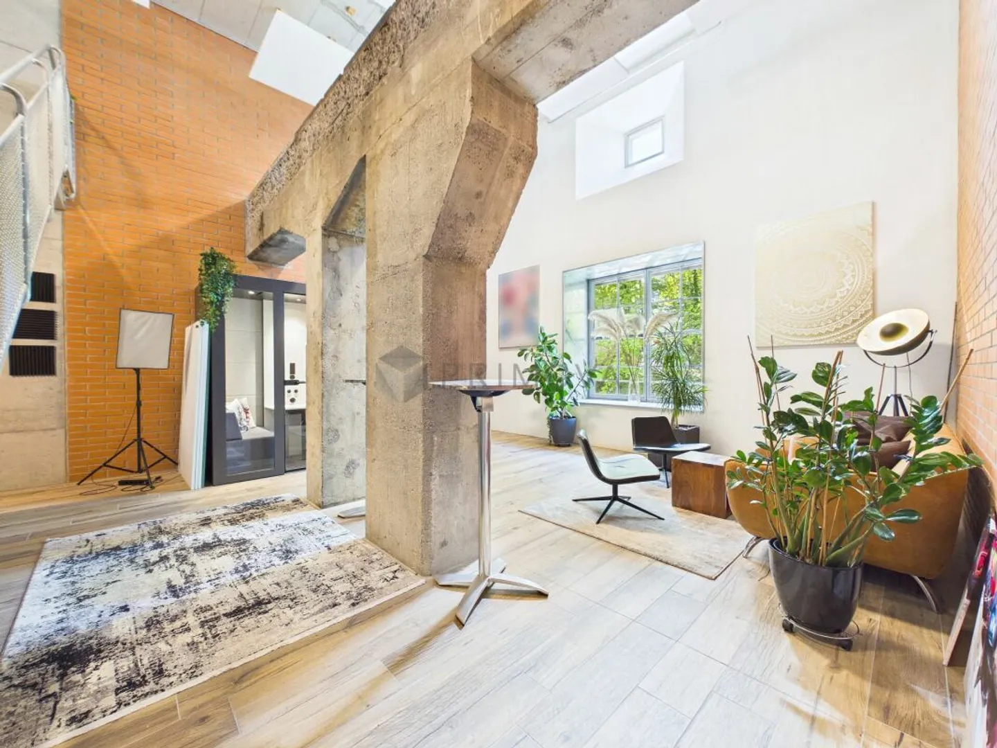 Central. Exclusive. Tax Attractive - Photo 7 of 11