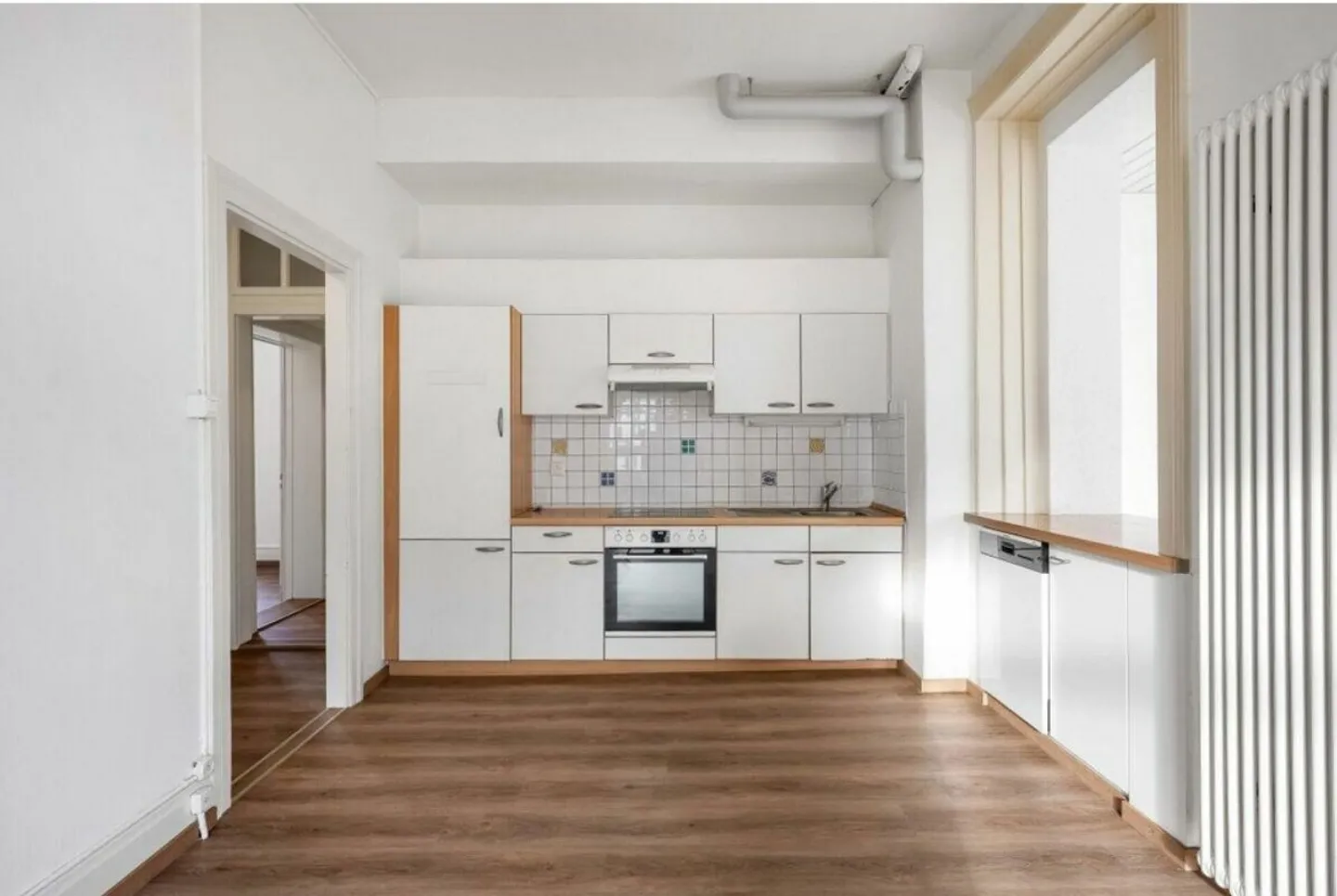 Charming old building apartment with winter garden in a central location - Photo 4 of 12