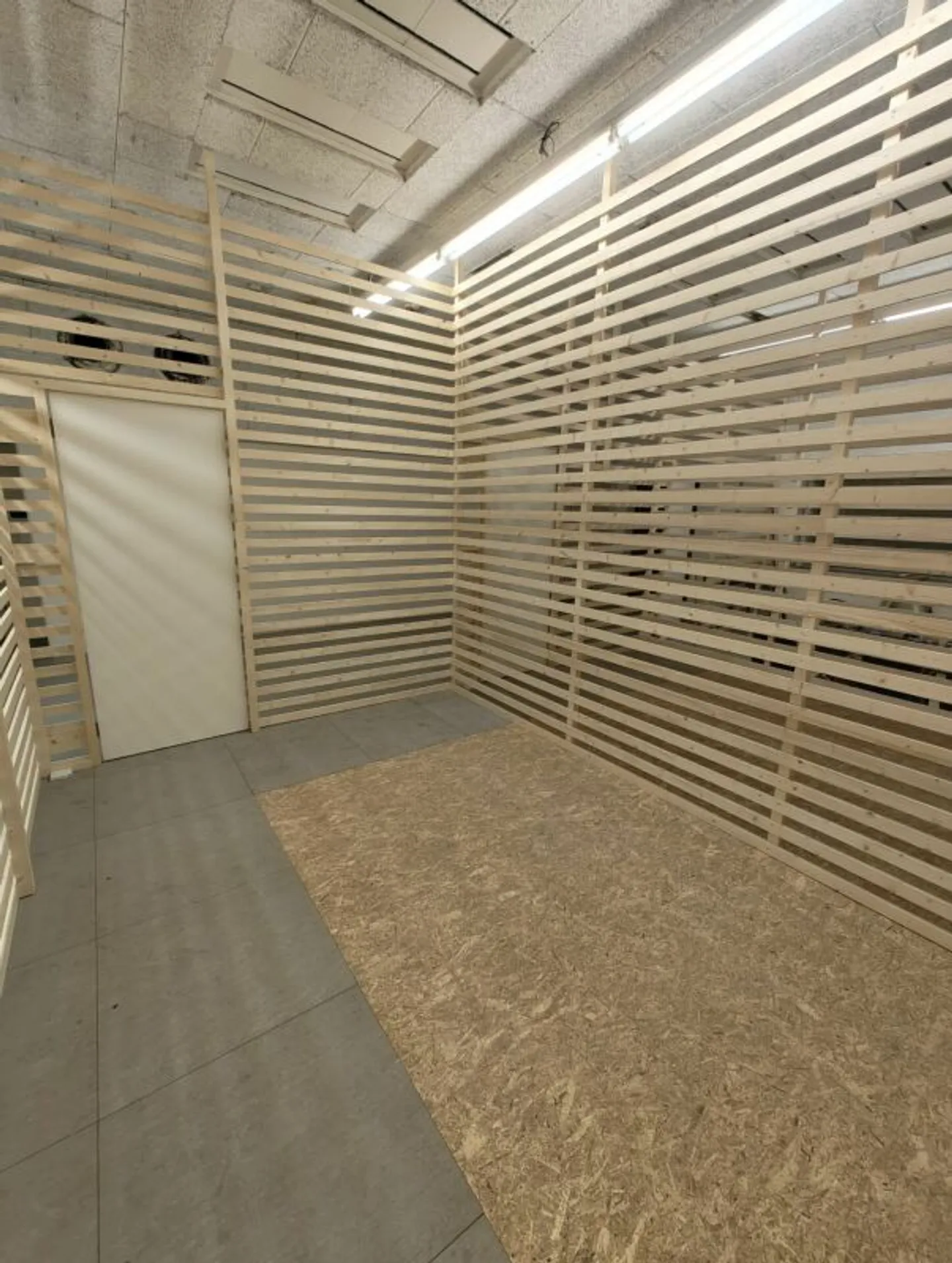 Salles de stockage de différentes tailles (3m², 15m², 31m²) - Photo 5 sur 11