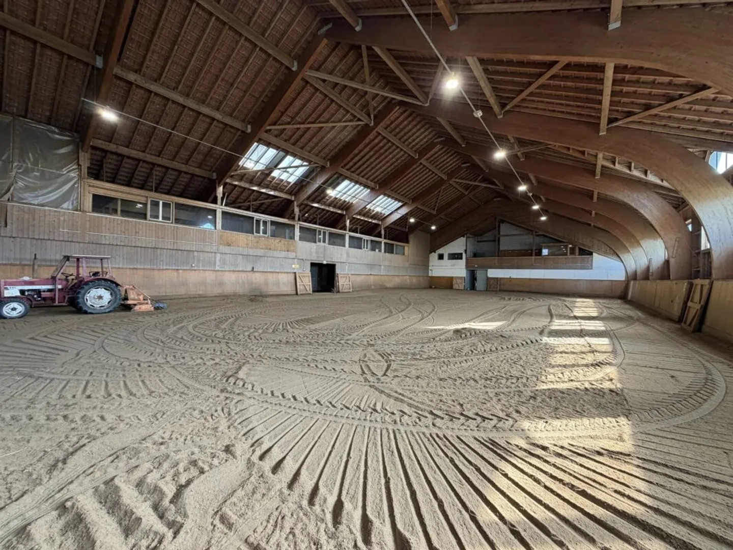 Locataire recherché ! Halle d'équitation Burgdorf incluant le manège - Photo 4 sur 9