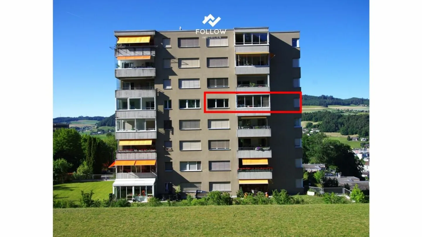 Condominium spacieux et familial de 3,5 pièces avec balcon et place de parking - Photo 1 sur 12