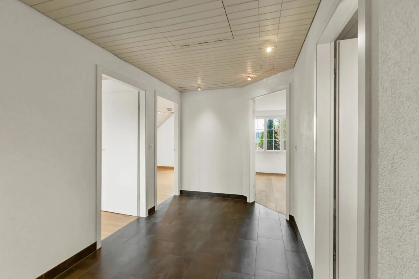 Idyllic, detached 6.5-room single-family house in sunny hillside location - Photo 7 of 12