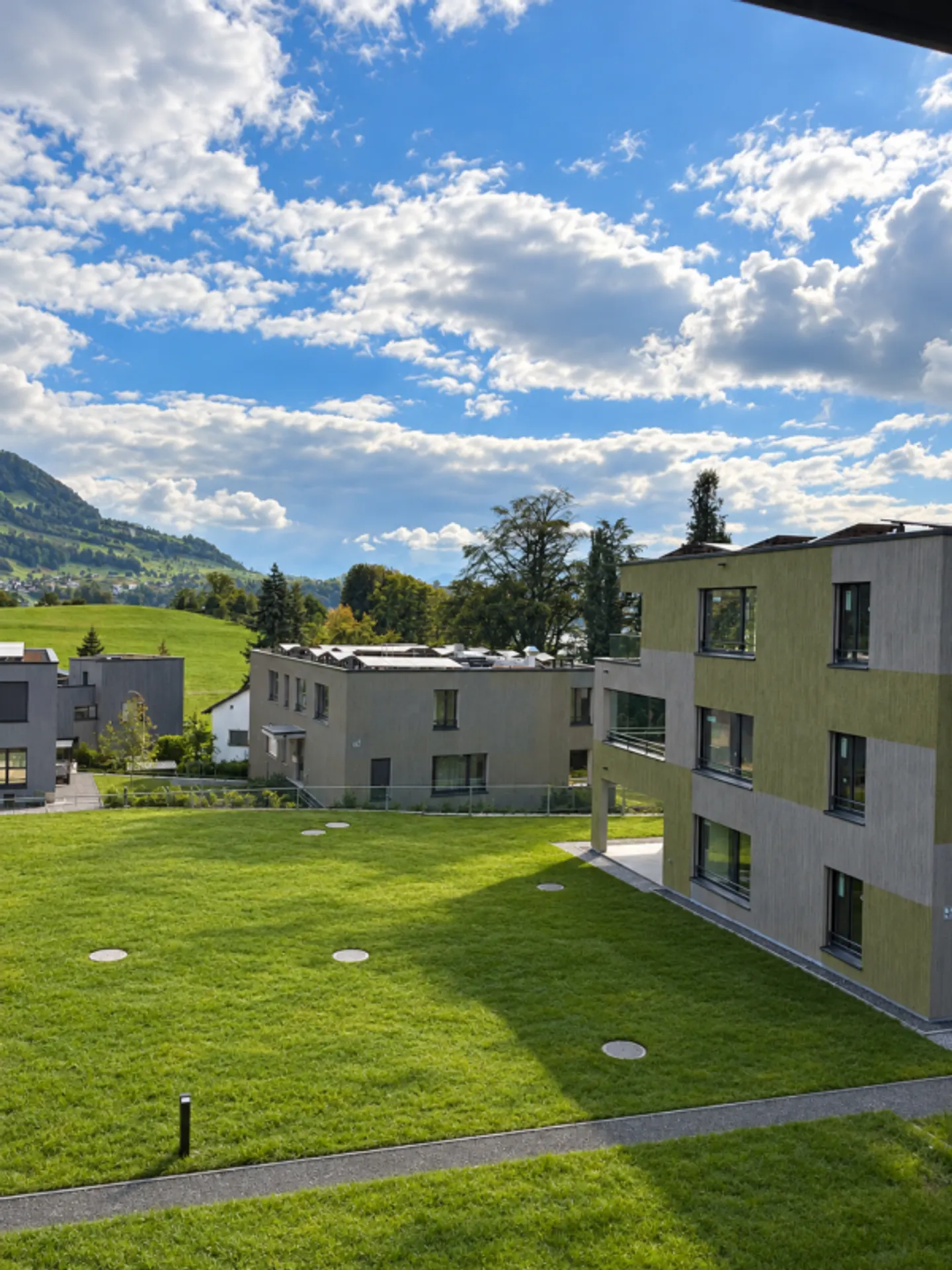 Traumhafte 3.5-Zimmer-Wohnung mit Rigiblick im Erstbezug - Photo 2 of 10