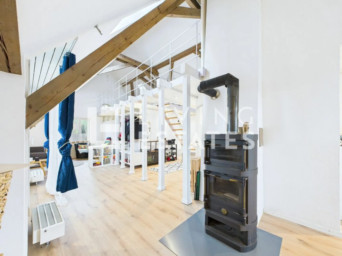 VIVRE SUR DEUX ÉTAGES - LUMIÈRE, CHARME &amp; VUE - Photo 1 sur 13