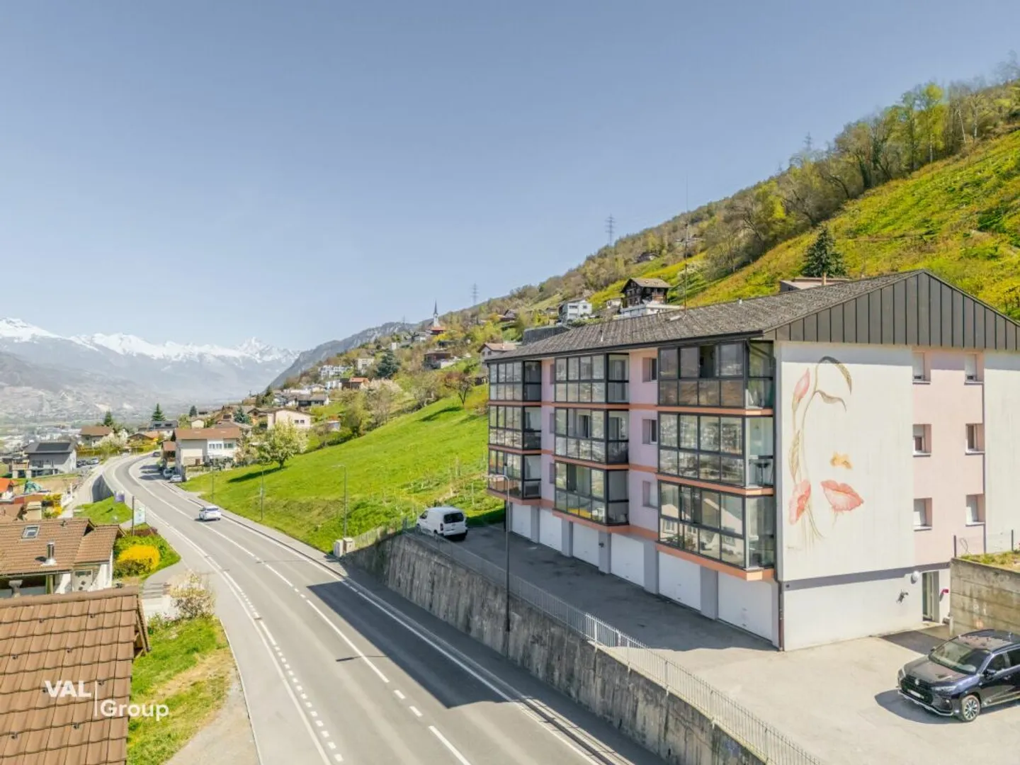 Appartement Charmant Près de Sion - Photo 1 sur 12