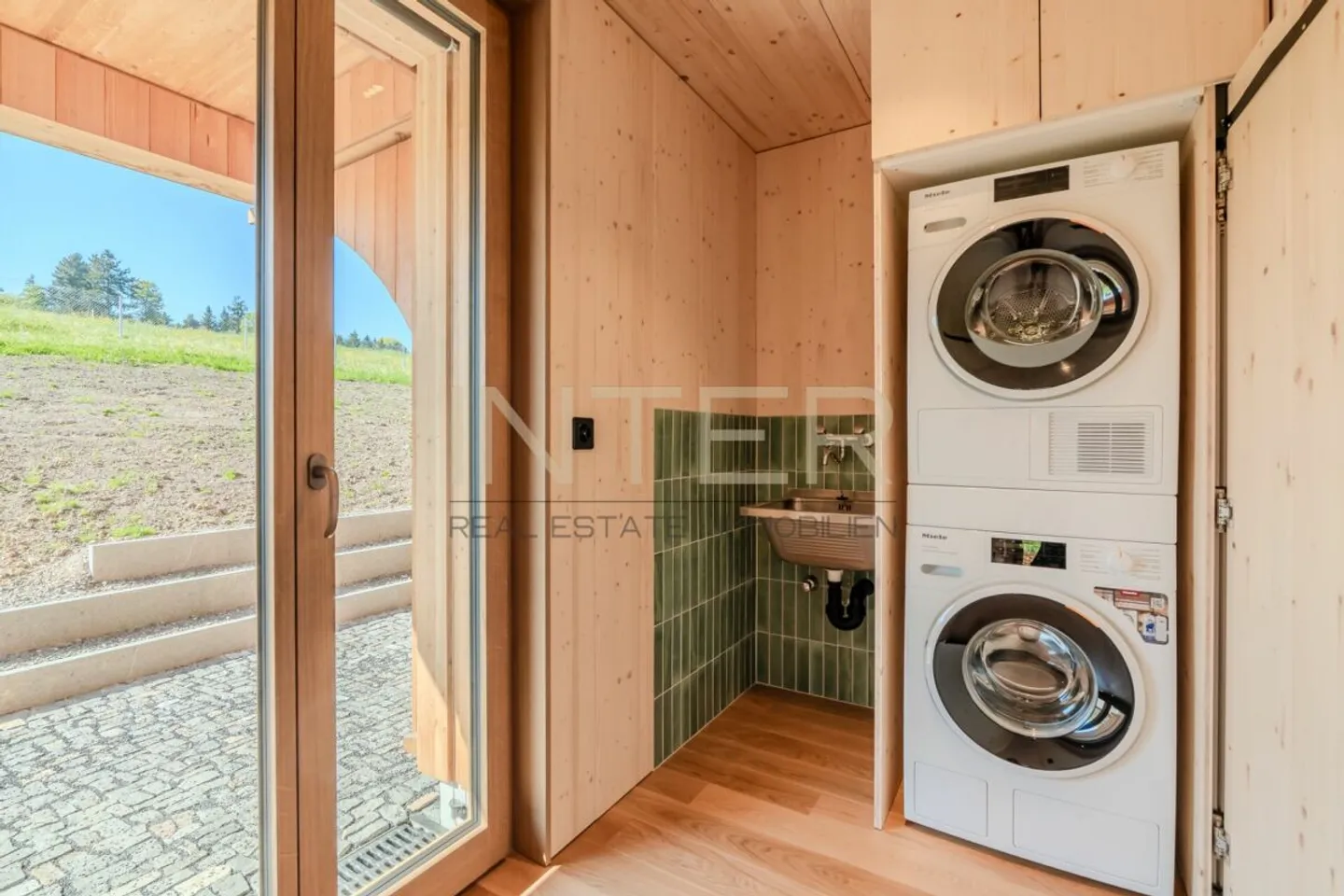 First occupancy in Risch: Exclusive 2.5-room maisonette apartment in a separate Stöckli - Photo 9 of 13