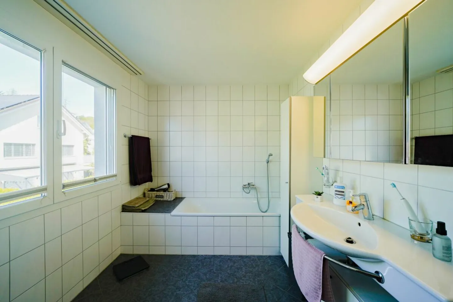 Detached single-family house with well-kept surroundings in an attractive location - Photo 7 of 13