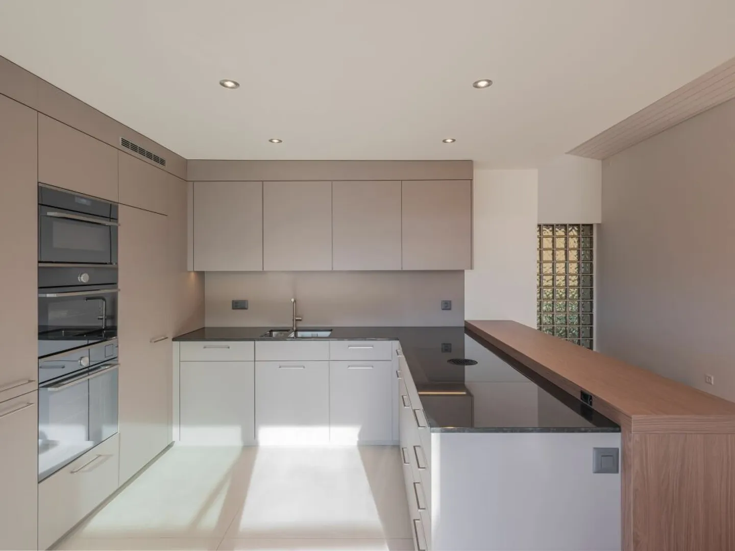 Renovated Dream Single-Family Home with 120 m² Terrace and Large Garden - Photo 5 of 13