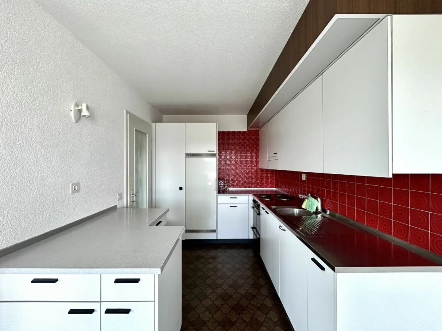 5.5-Room Apartment with Potential for Individual Design in Rüfenacht! - Photo 3 of 11