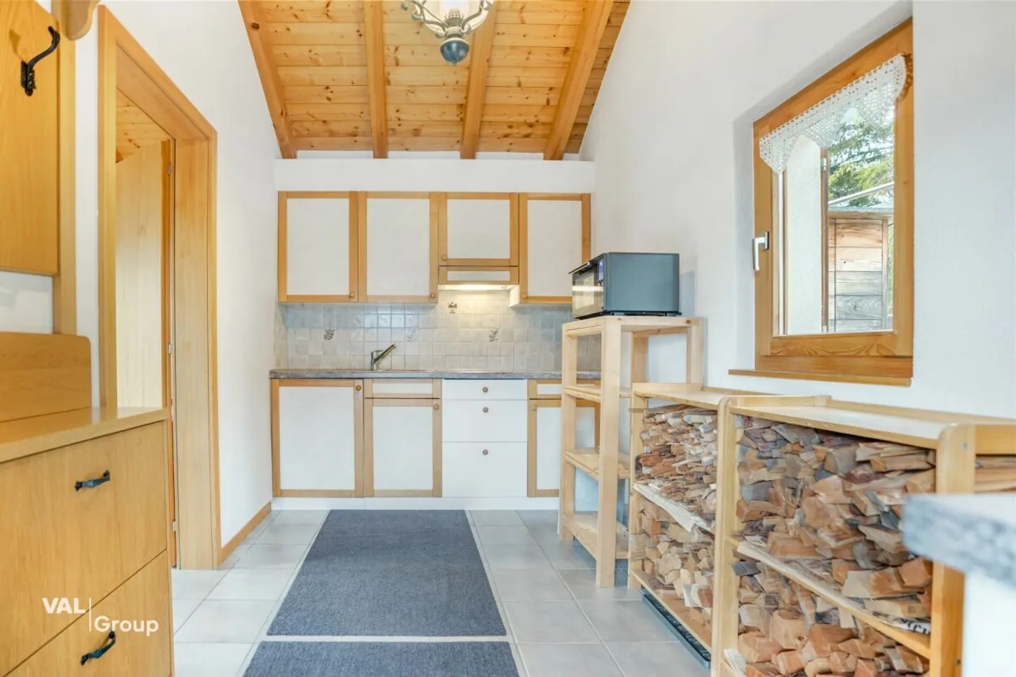 A private retreat in the heart of the Valais mountains - Photo 6 of 13