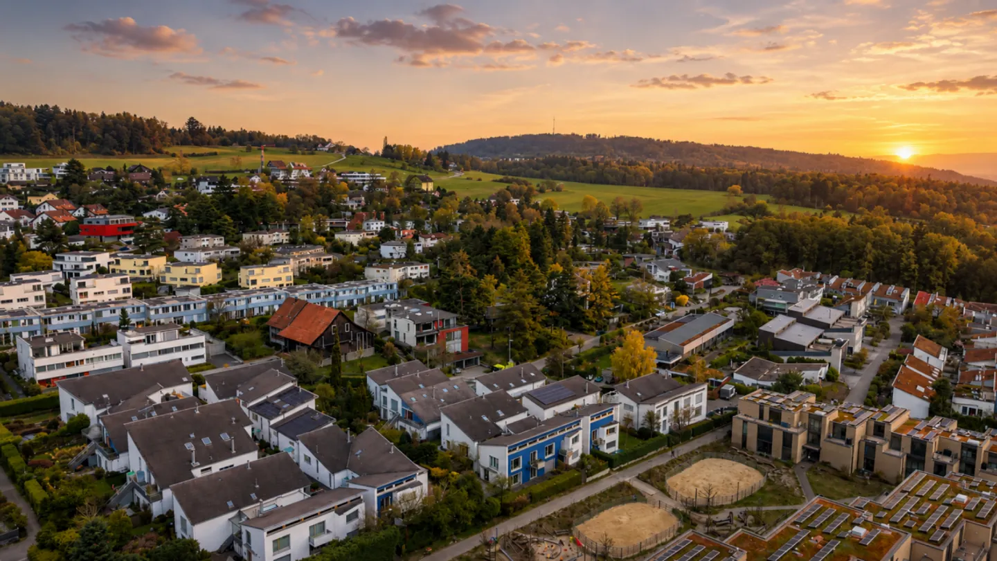 Casa a schiera architettonica con spazio, luce e privacy a Gockhausen - Foto 10 di 13