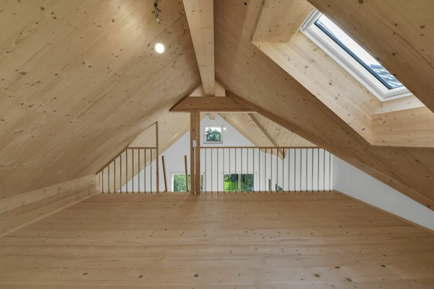 2.5-room high-quality attic apartment, first occupancy - Photo 3 of 9
