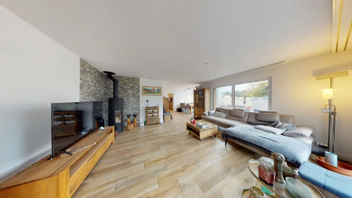 Charmantes Doppeleinfamilienhaus mit Garten - Foto 5 von 13