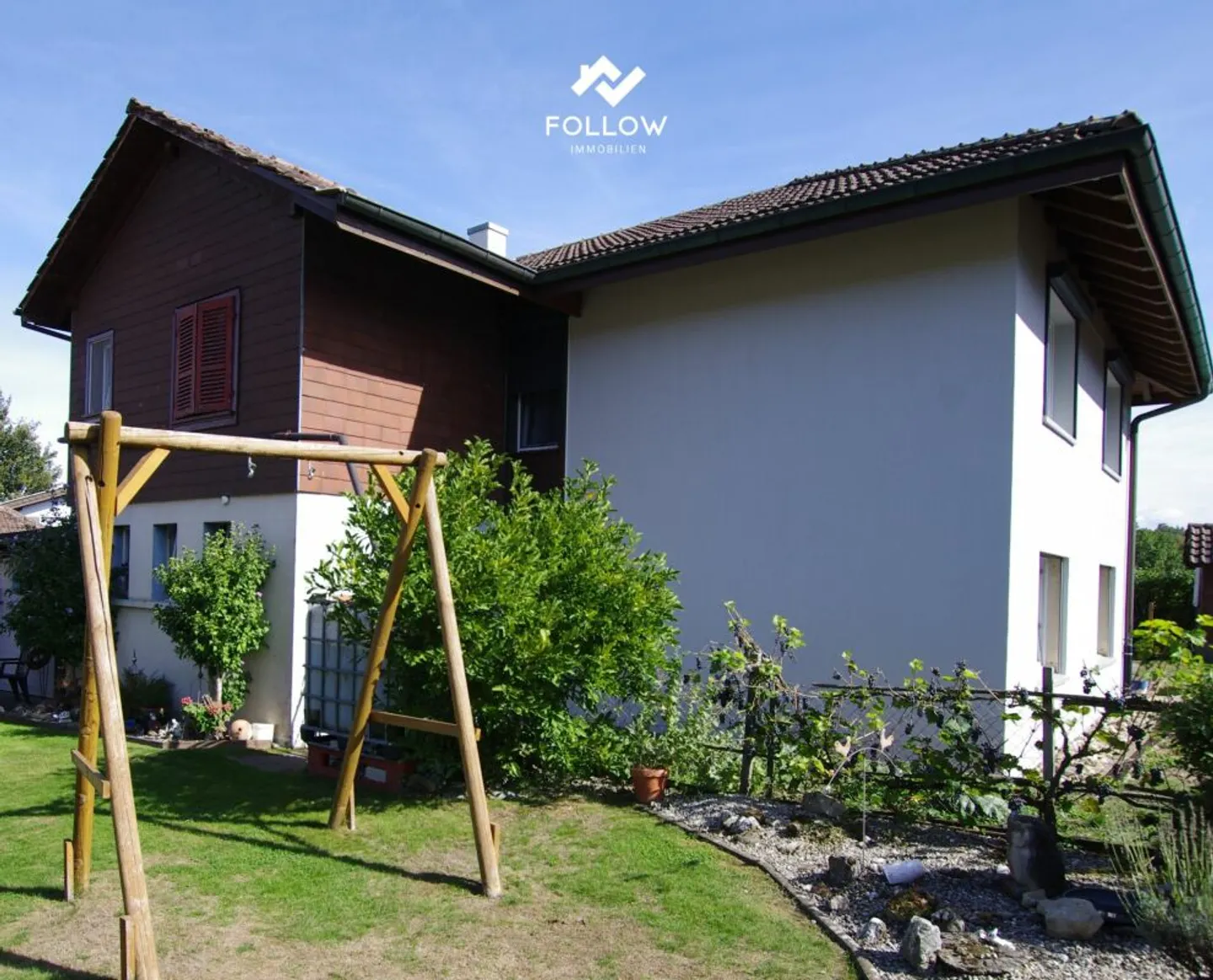 Family-friendly residential building with 2 apartments, large garden, plenty of space and expansion potential - Photo 10 of 12