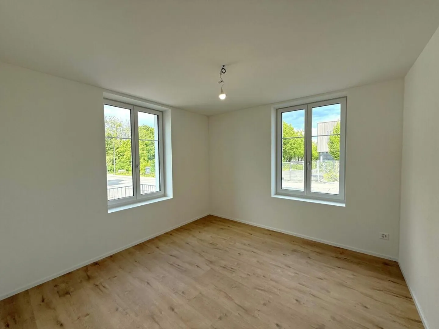 Modernes 3.5-Zimmer-Apartment mit Balkon - Foto 6 von 8