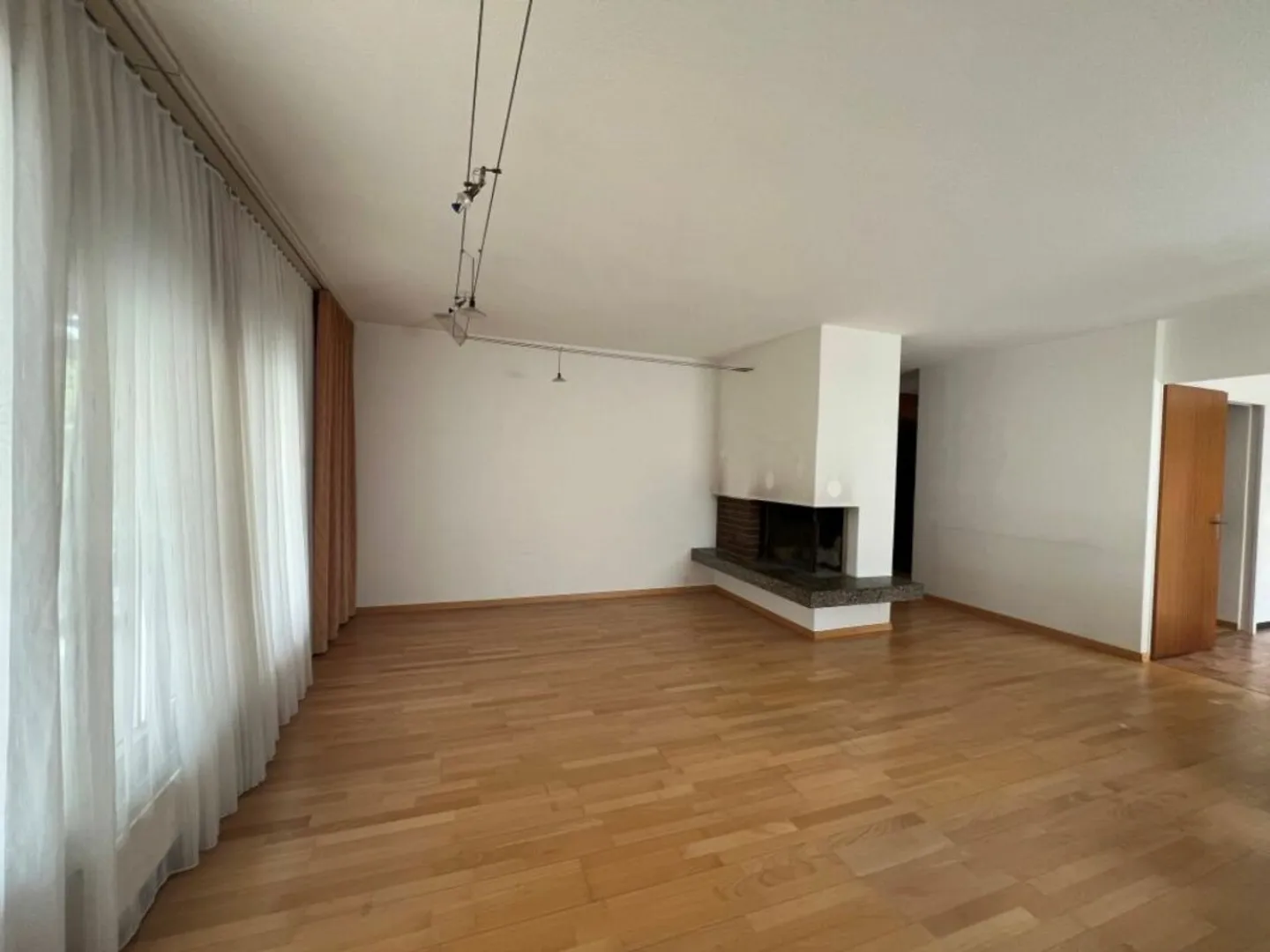 Casa familiare con appartamento - Foto 4 di 13