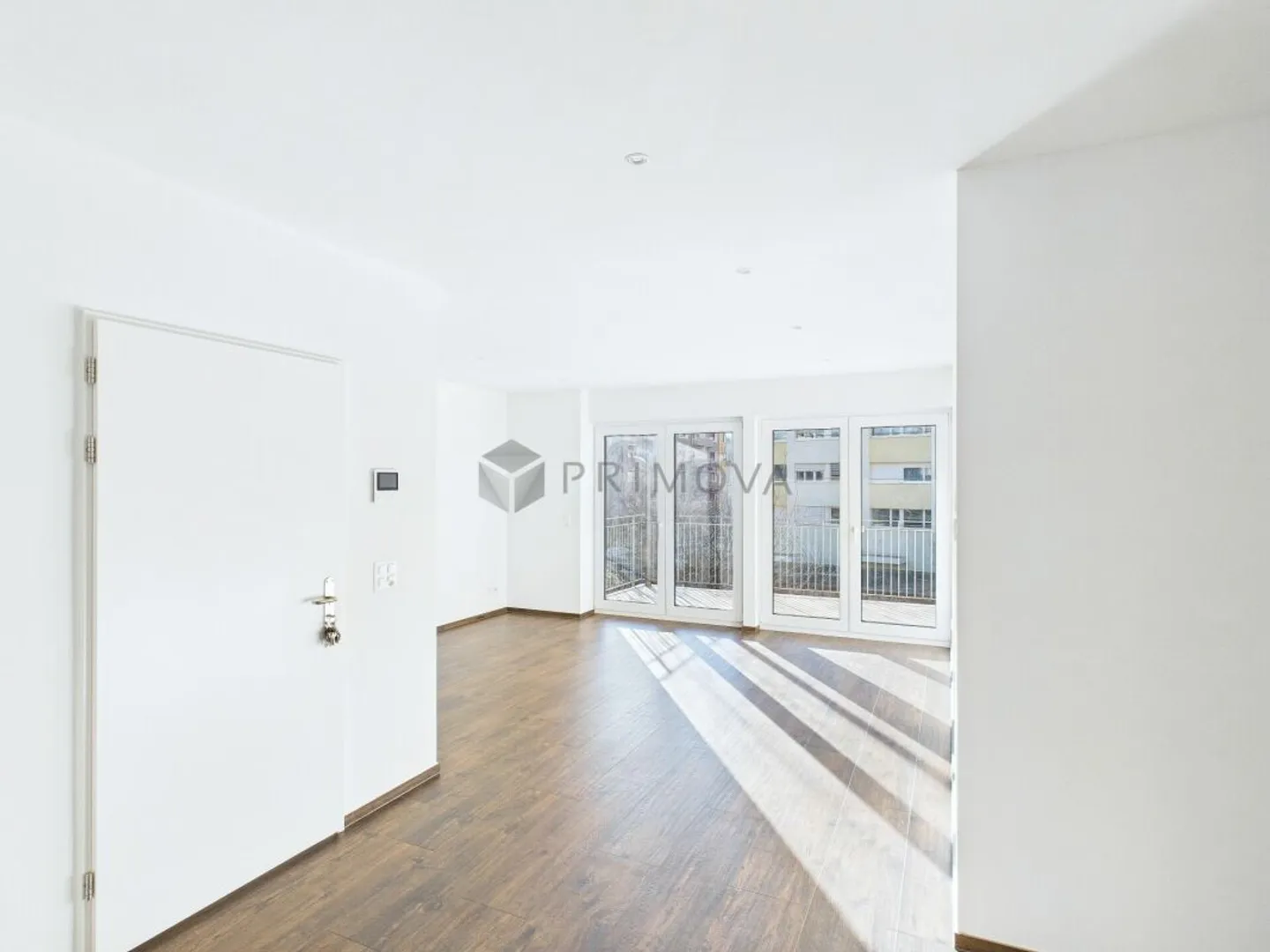 Modern residential jewel in the heart of Basel, completely renovated 3.5 room apartment directly on the Rhine - Photo 3 of 10