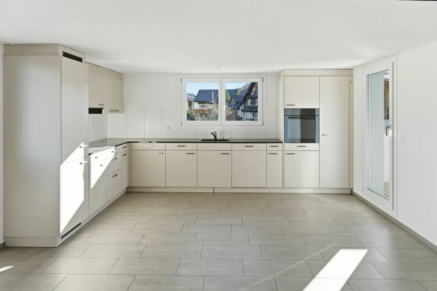 Vie idyllique et rurale - Appartement 5.5 pièces à louer ! - Photo 2 sur 13