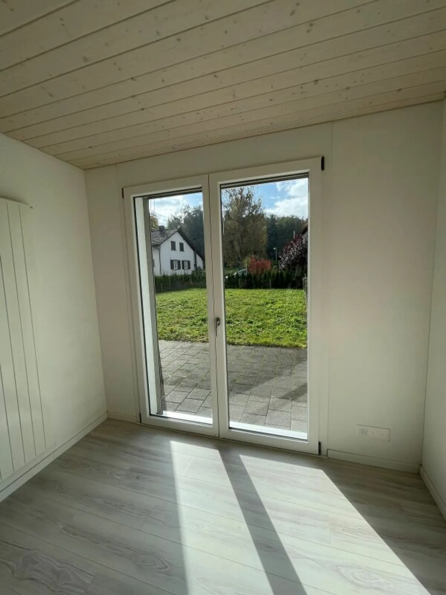 3.5 Room Sunny Garden Apartment - Photo 7 of 13