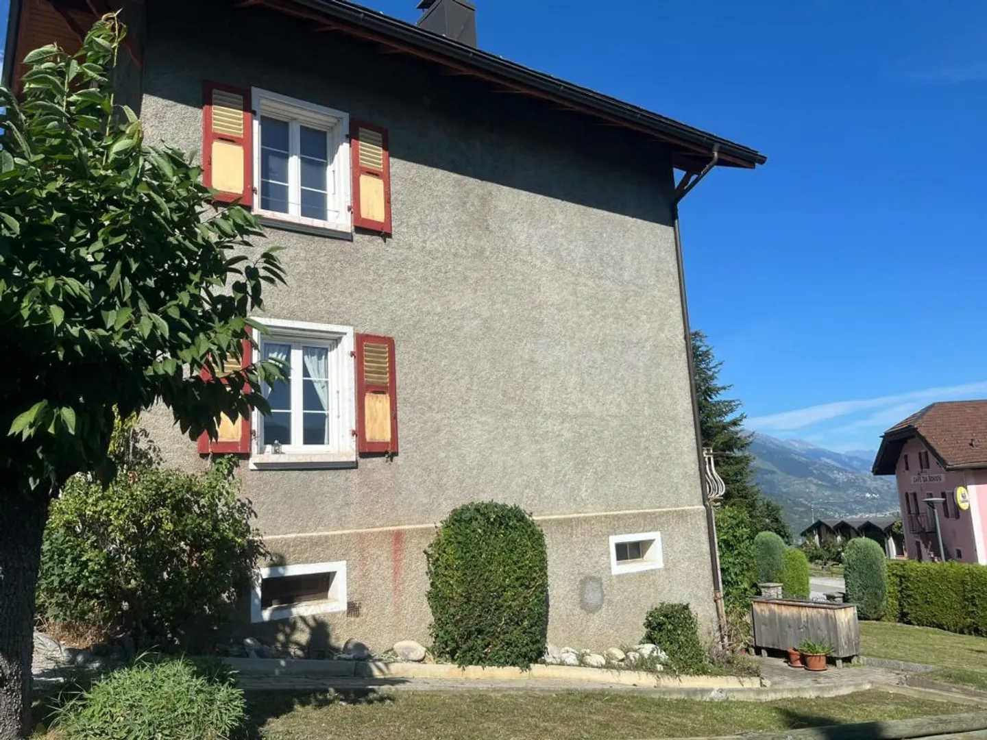 Unique! Maison bifamiliale dans le domaine skiable de Crans-Montana/VS - Photo 2 sur 13