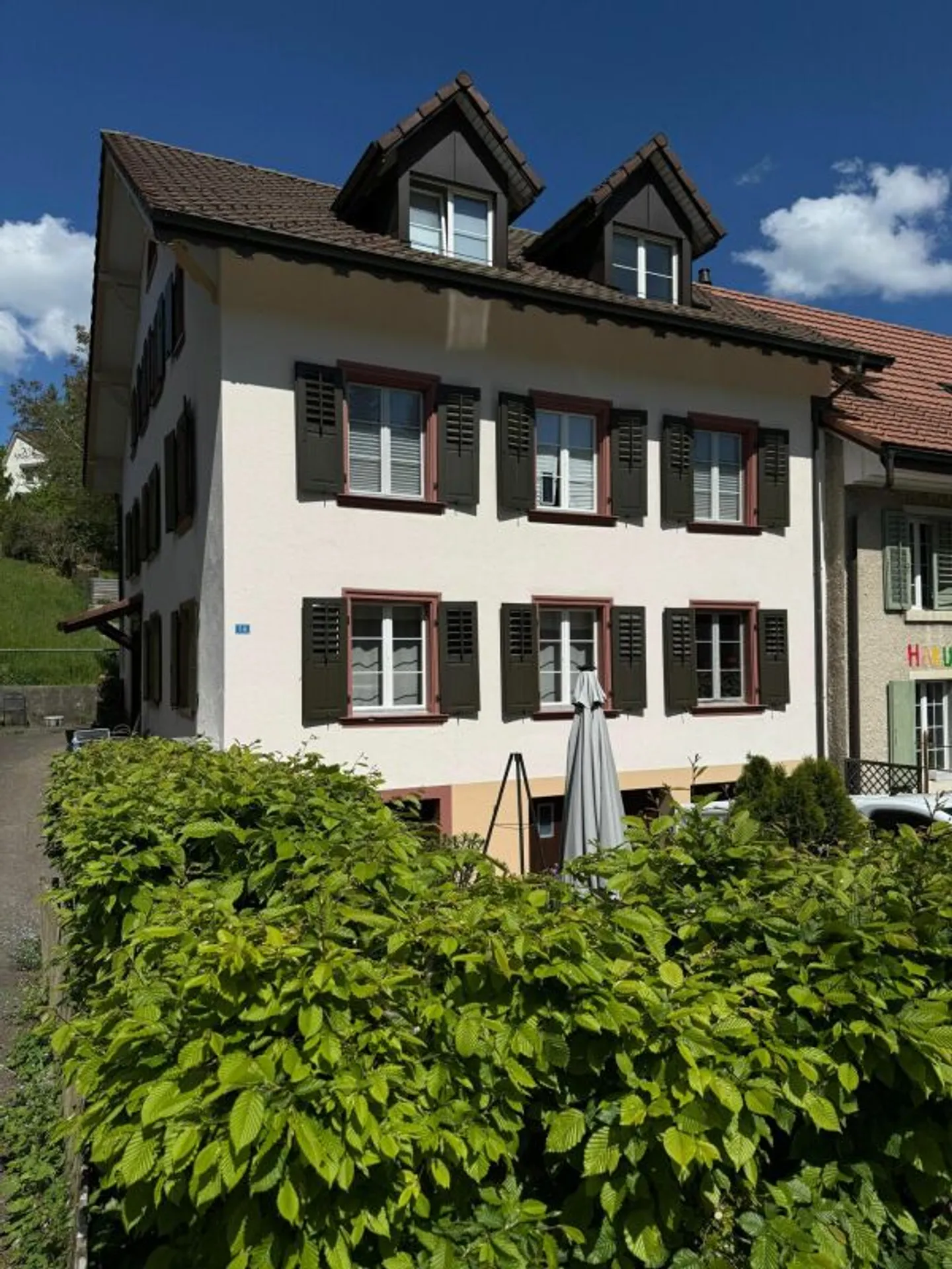 Charmantes Mehrfamilienhaus - Foto 3 von 4