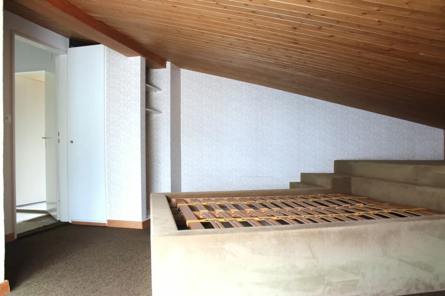 Charming Penthouse by Lake Thun - Photo 5 of 13