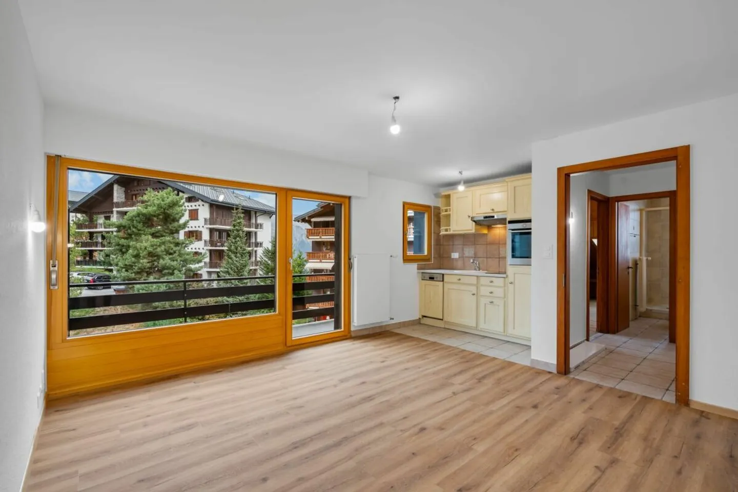 Appartement 3.5 pièces au 5ème et dernier étage avec place de stationnement - Photo 3 sur 13
