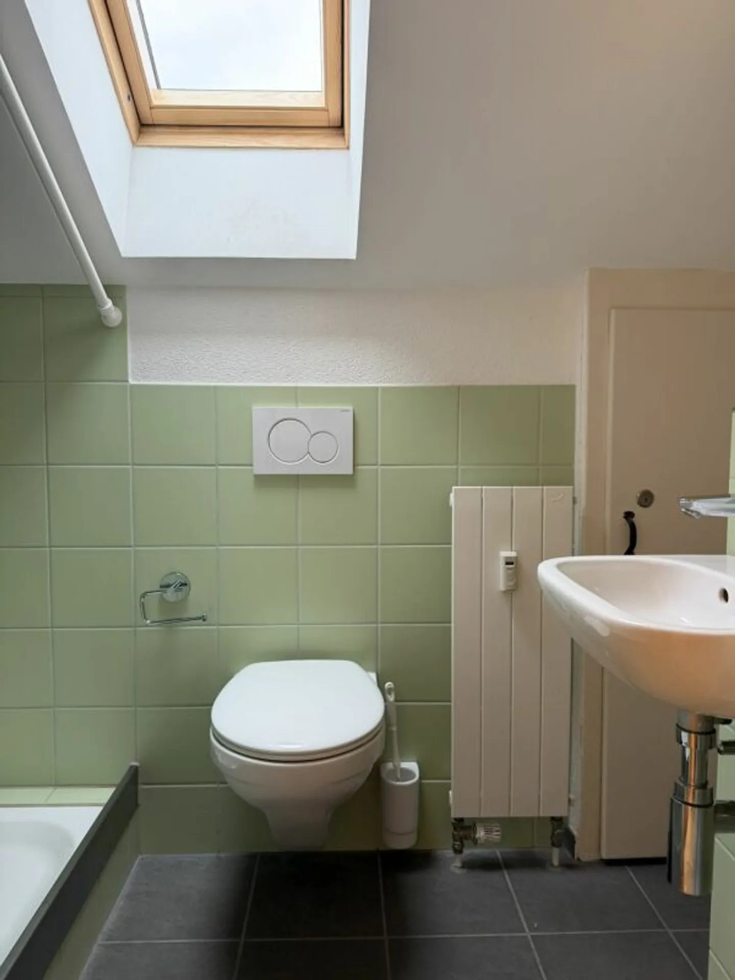 Charmantes Dachzimmer in Wettingen - Foto 4 von 5