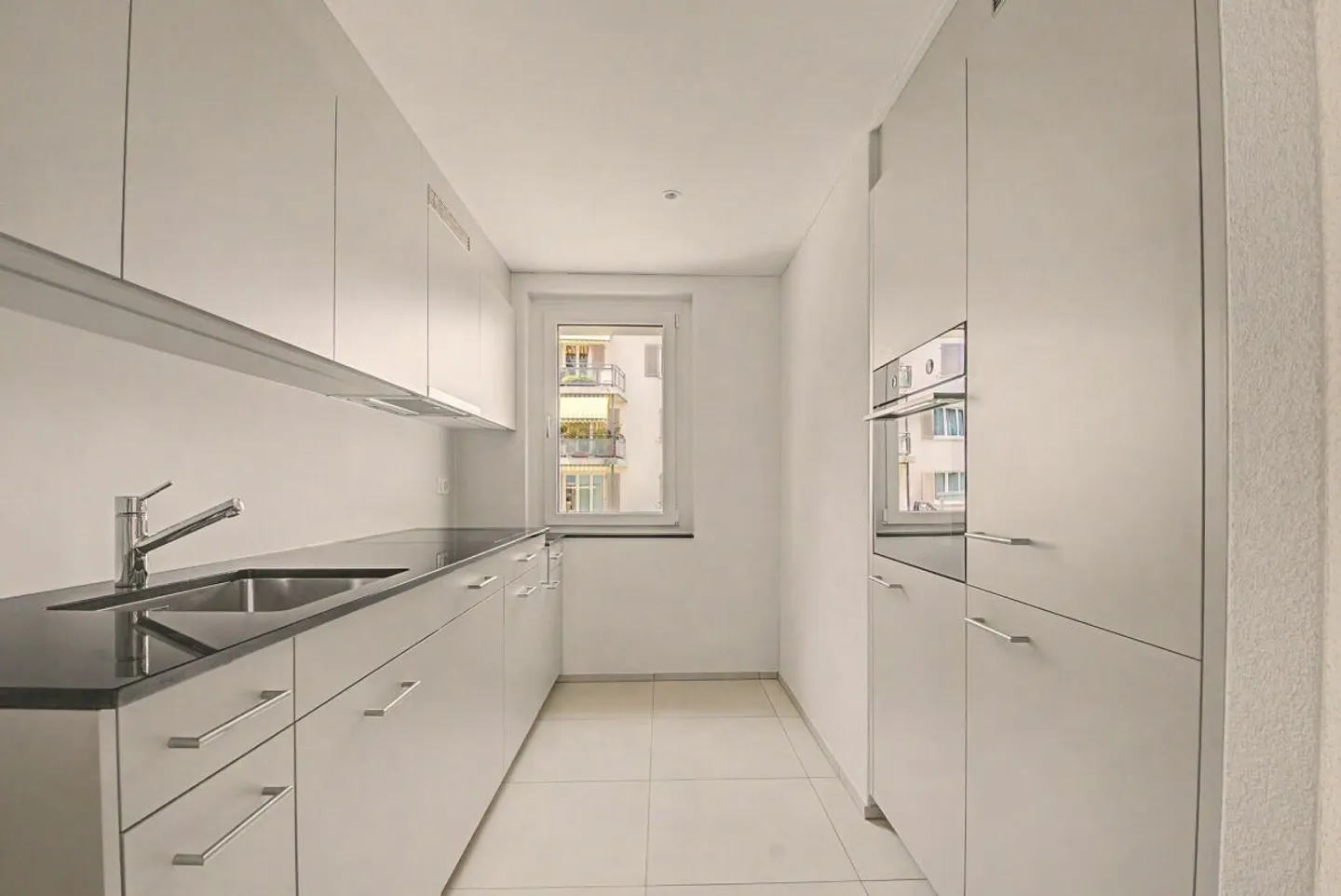 Les derniers appartements après rénovation totale - Modernes appartements de 2,5 pièces avec vue sur le lac ! - Photo 4 sur 9