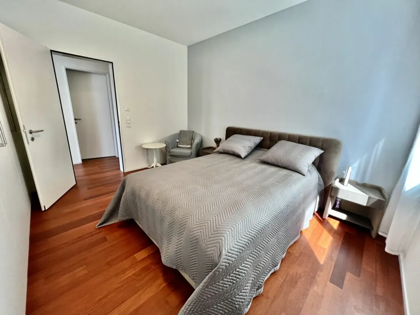 Appartement élégant 3,5 pièces avec vue sur le lac - Photo 9 sur 13