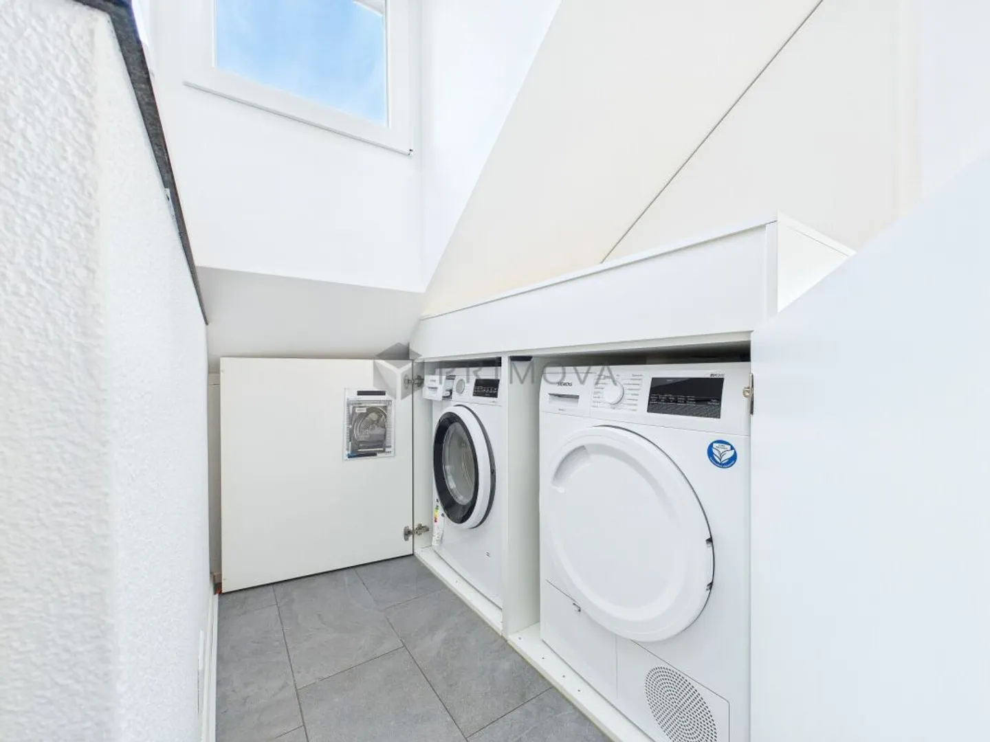 Wohnen mit Weitblick - helle 4.5 Zimmer Wohnung mit 1.01 % Hypothek - Foto 12 von 13