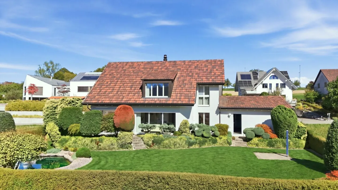 Well-maintained 5.5 room single-family house with dream garden in Rünenberg - Photo 1 of 13