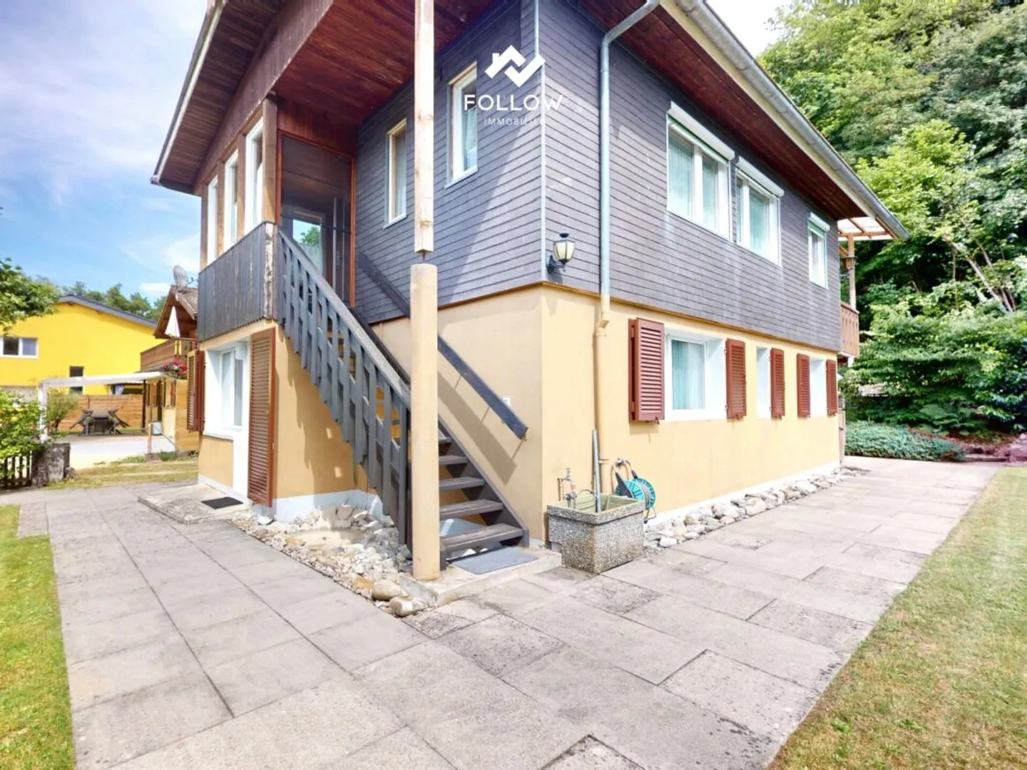 Well-maintained residential house with potential for expansion in a quiet location by Lake Neuchâtel - Photo 1 of 12