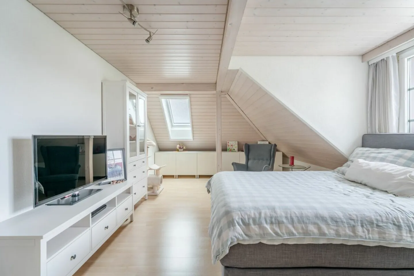 Geräumige 7- Zimmer Villa an der Landwirtschaftszone - Foto 13 di 13