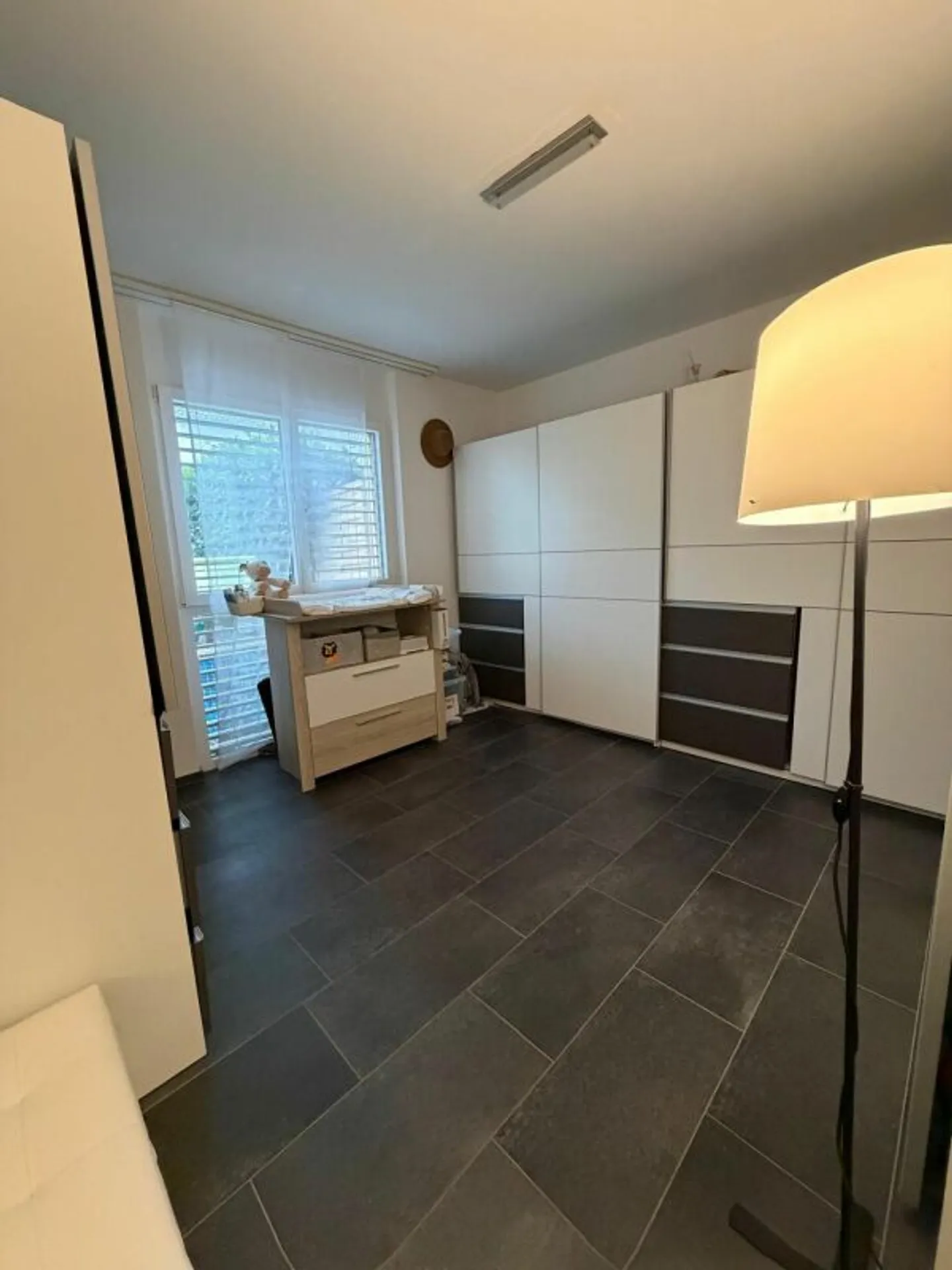 Appartamento giardino moderno, luminoso e attraente di 4,5 stanze - Foto 5 di 8