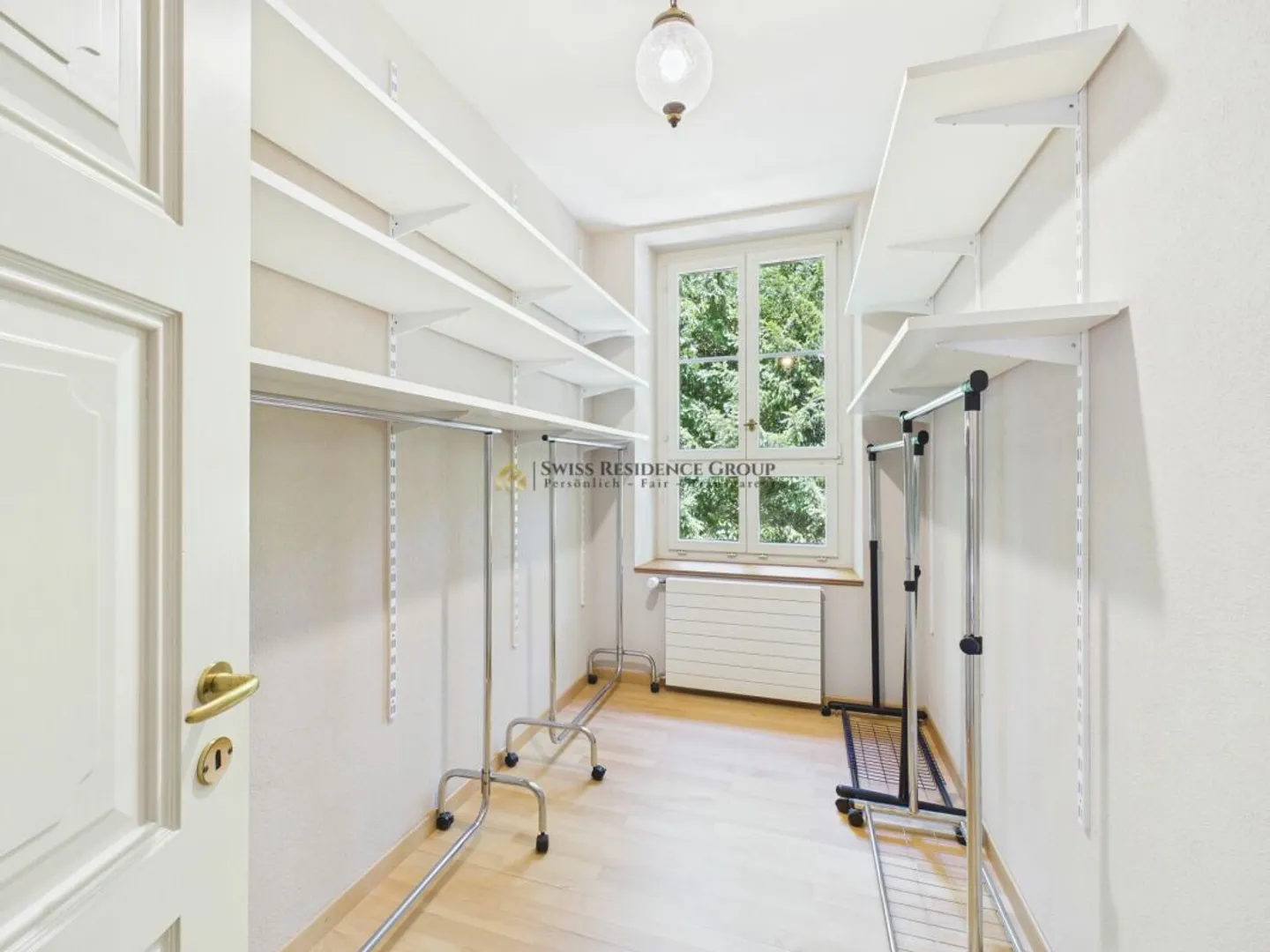 Old Building Charm Meets Modern Luxury - Unique 4.5-Room Apartment with Garden & Fireplace in 8008 Zurich - Photo 5 of 13