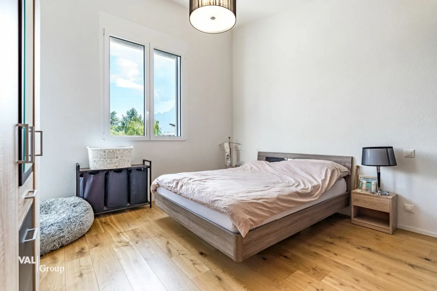 Wunderschönes Duplex mit 4,5 Zimmern, Garten, Terrassen und inkludiertem Tiefgaragenstellplatz - Foto 8 von 13