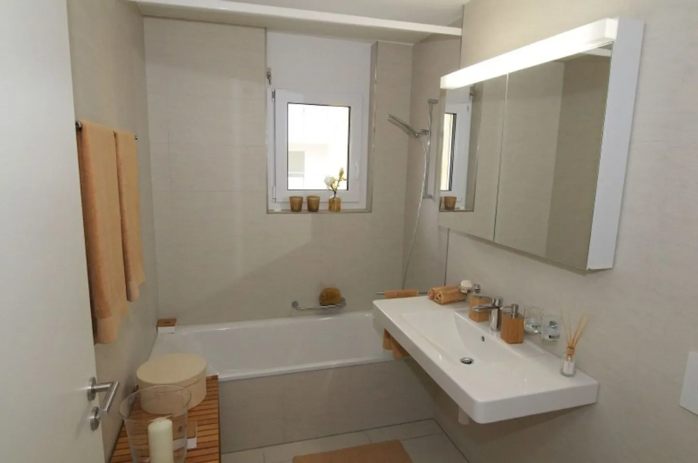 Stilvolle Wohnung mit grossem Balkon - Foto 4 von 8