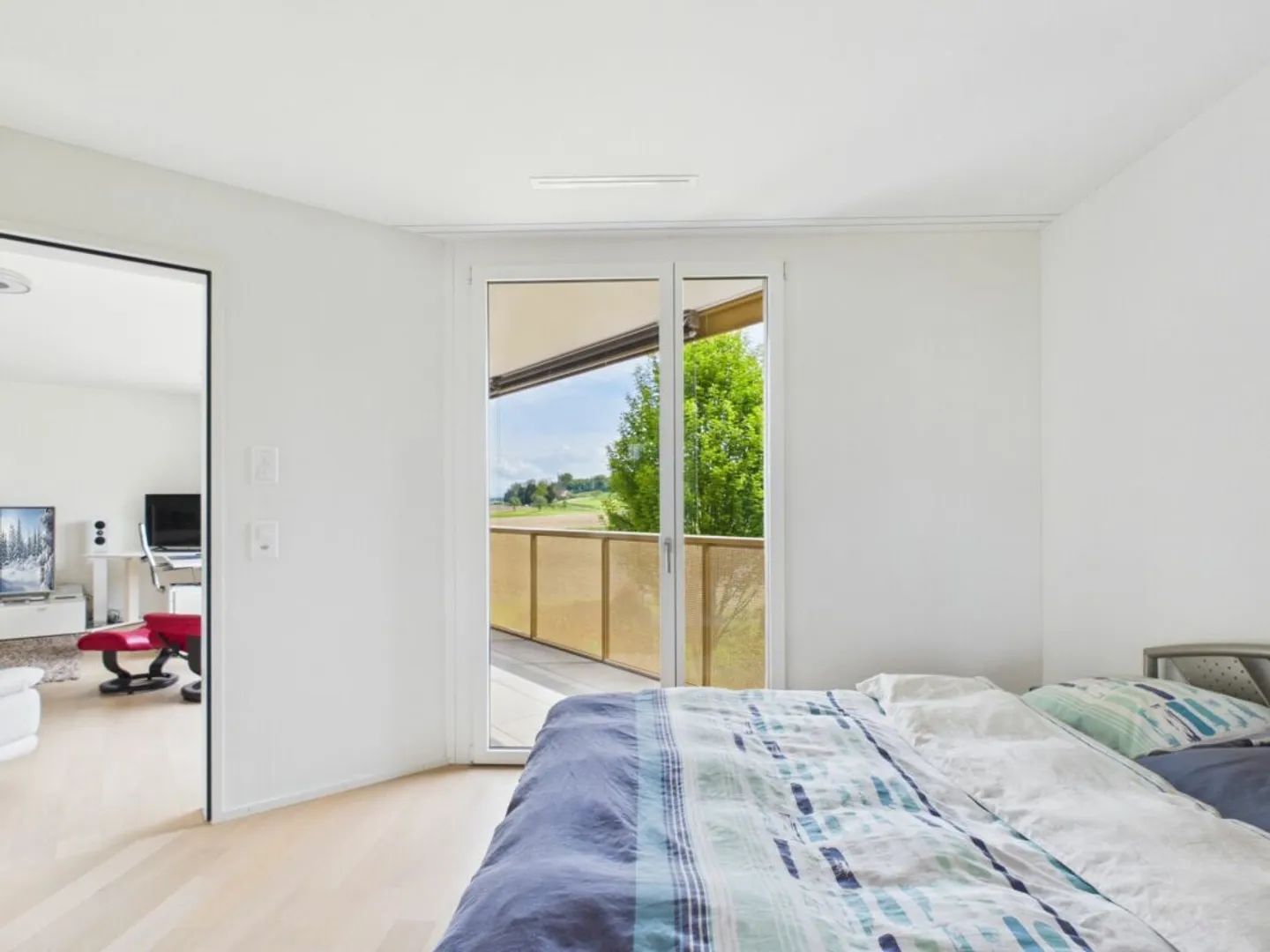 Appartement élégant de 2,5 pièces avec balcon et vue sur la verdure - Photo 11 sur 13