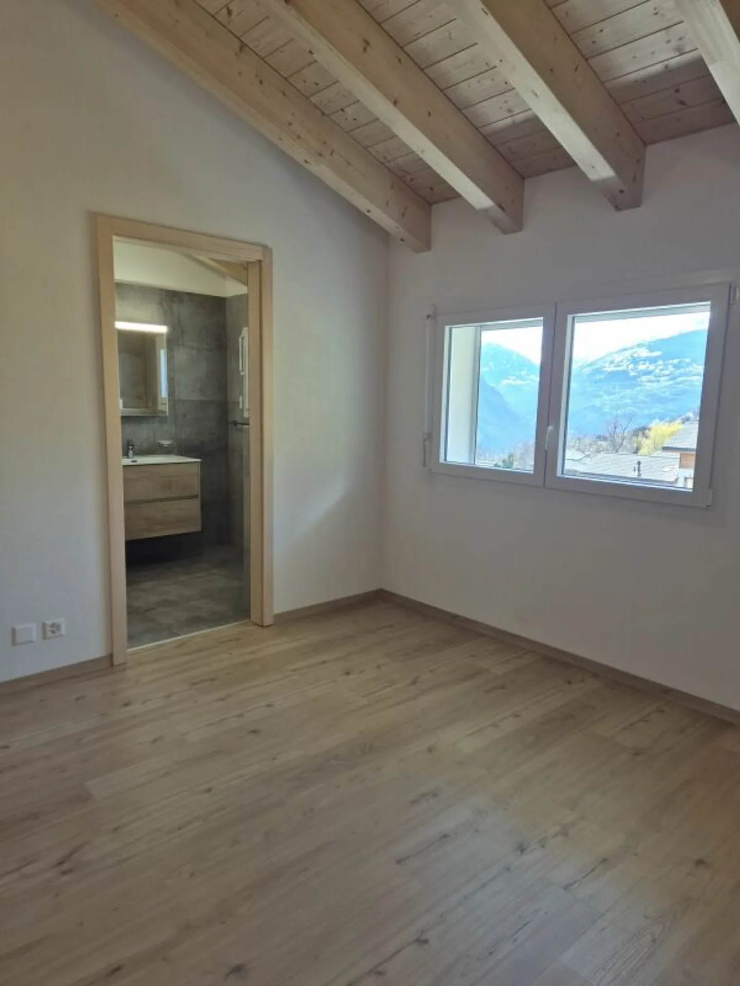 Magnifico attico di 4,5 stanze - Foto 6 di 10